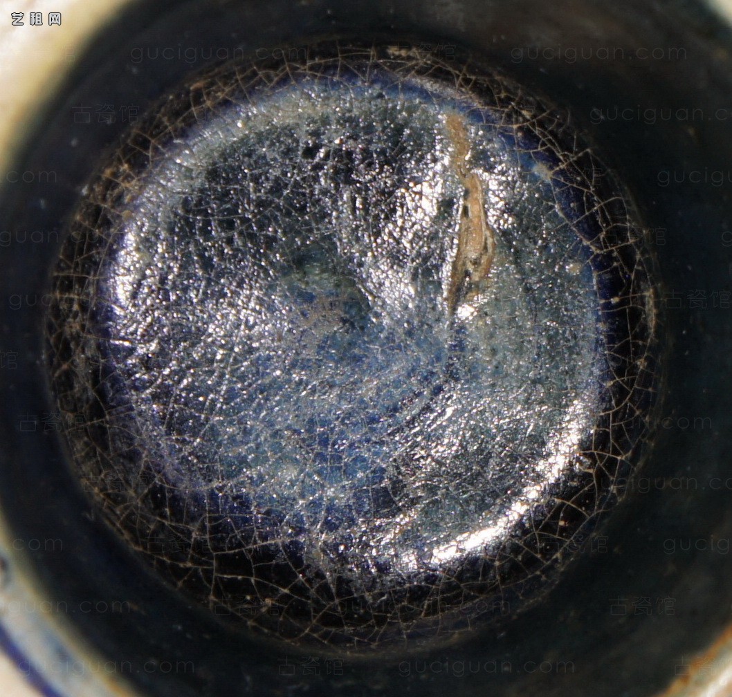 唐三彩三足炉细部_2.JPG