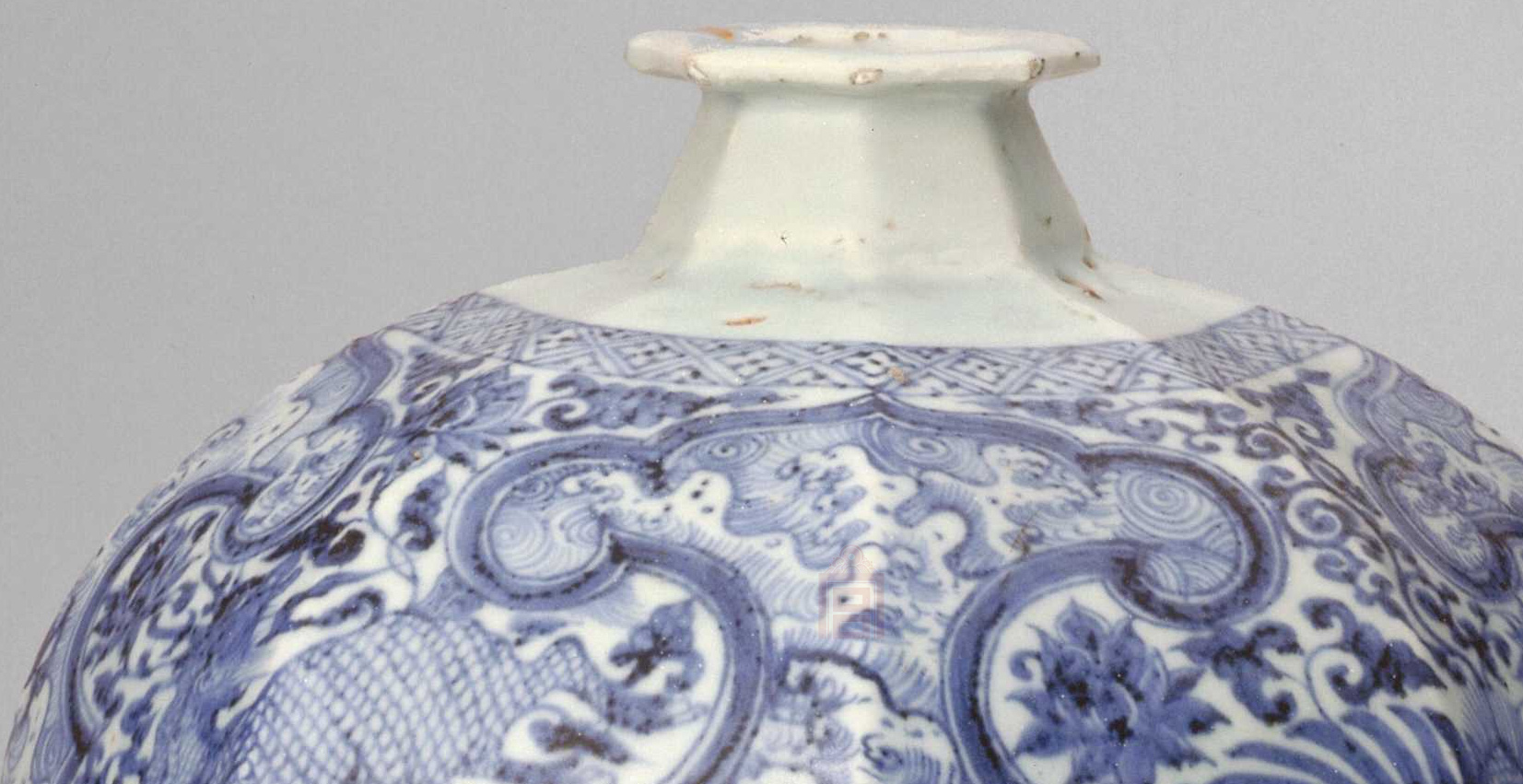 景德镇窑青花海水白龙纹八方梅瓶7.jpg