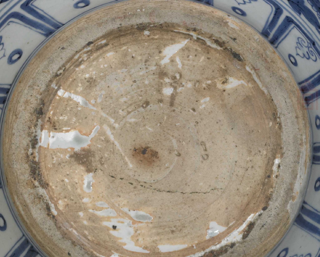青花缠枝牡丹云龙纹罐8.jpg