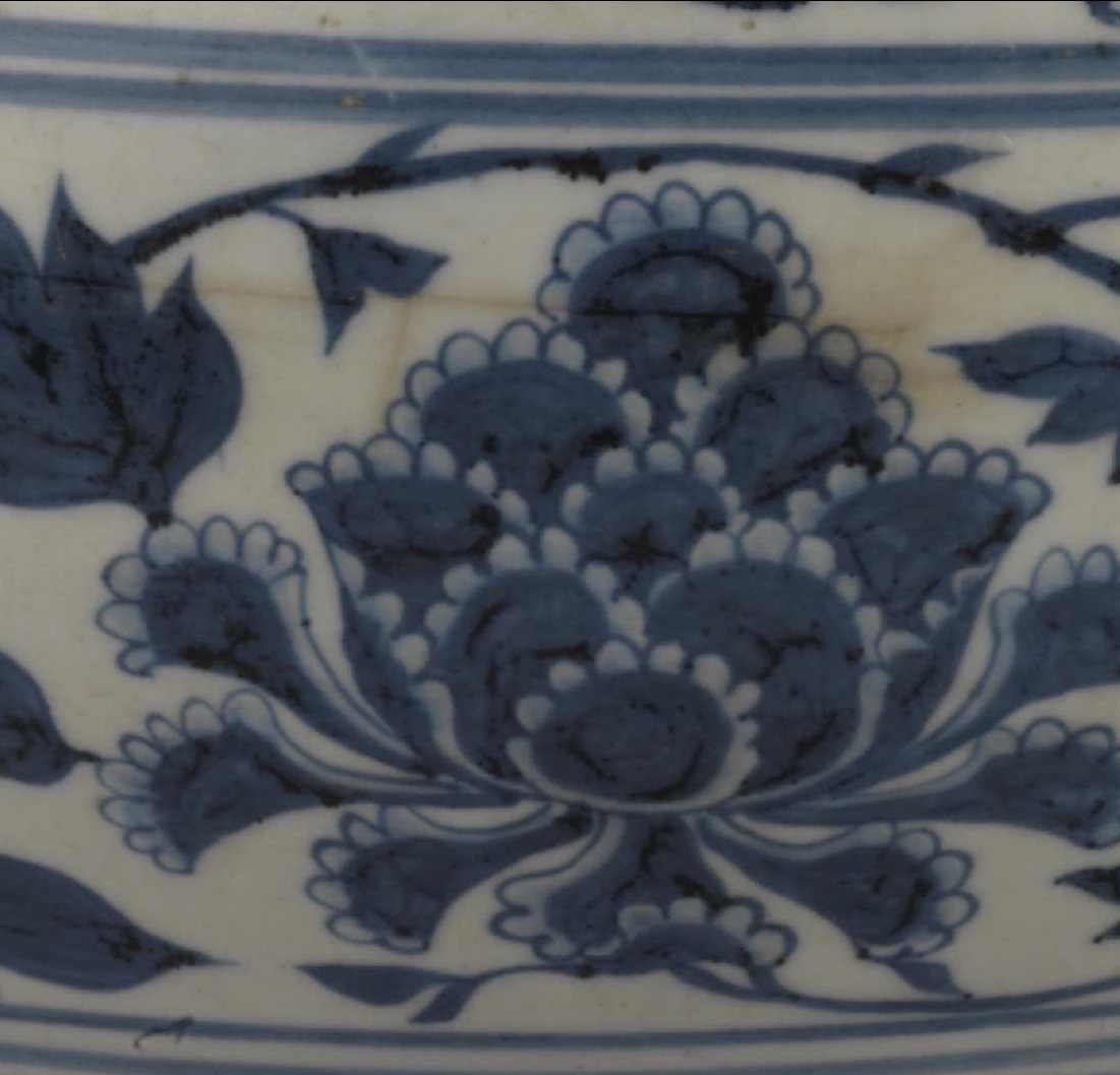 青花缠枝牡丹云龙纹罐11.jpg