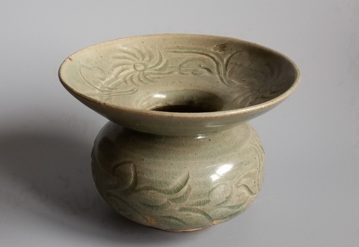 宋代 越窑 刻花渣斗