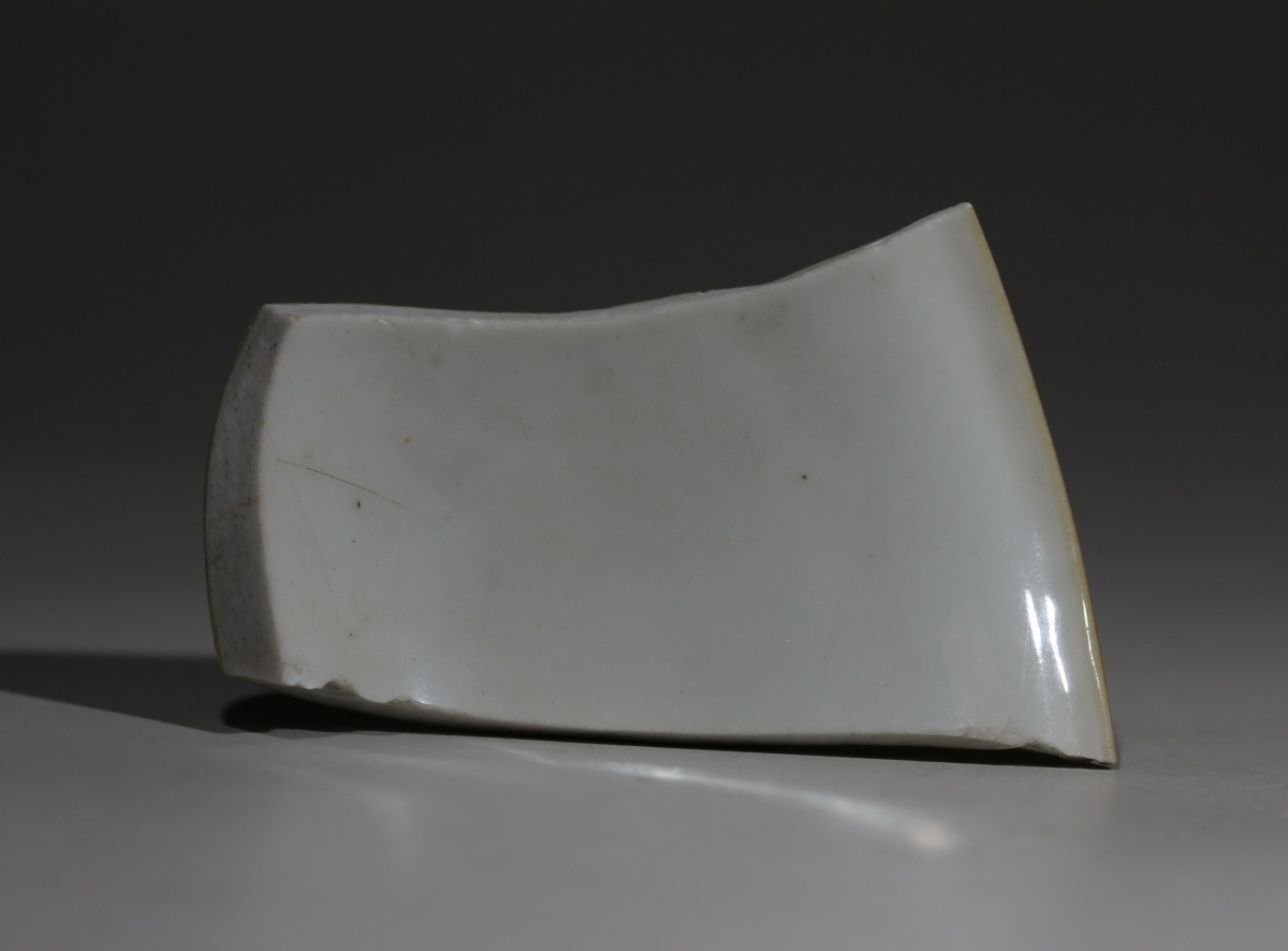 黄釉 暗刻