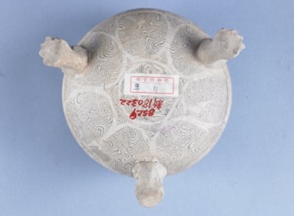 01 唐代 巩义窑绞胎三足炉_3.jpg