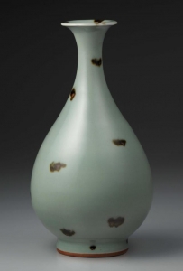元龙泉褐斑玉壶春瓶，日本称之为“飞青瓷花生”，国宝[我藏对比]